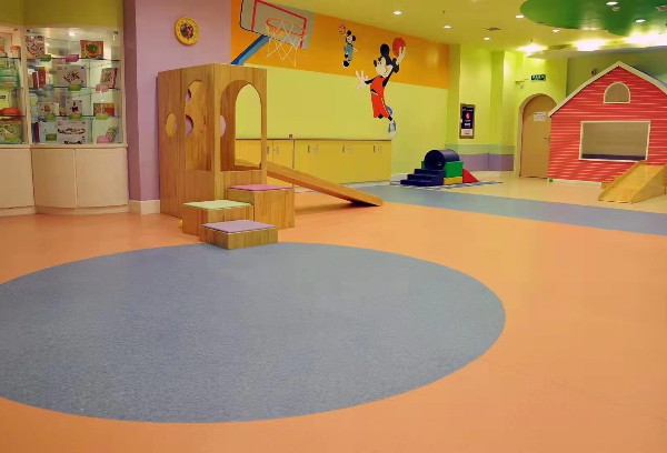 幼儿园塑胶地板